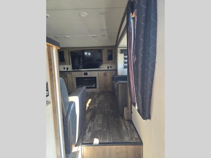 Pre-Owned 2022 Forest River RV Sabre 37FLH - photo - 32