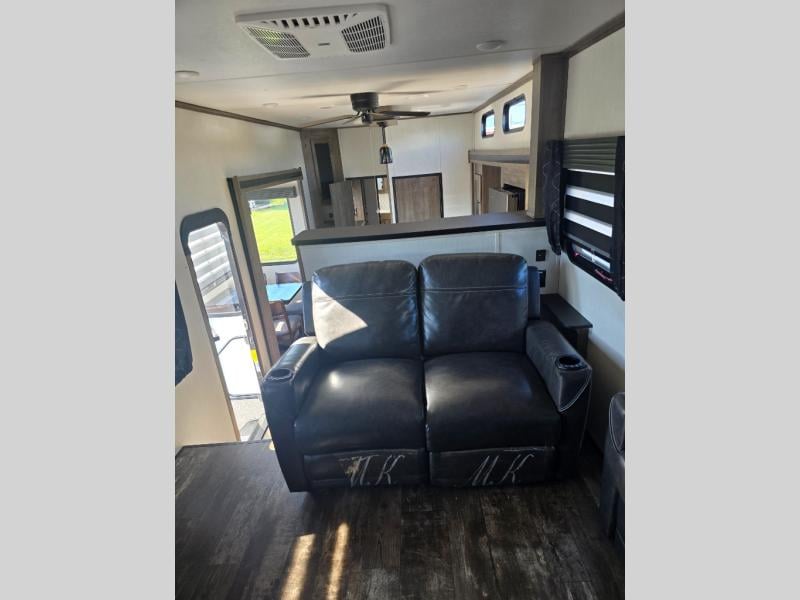 Pre-Owned 2022 Forest River RV Sabre 37FLH - photo - 36
