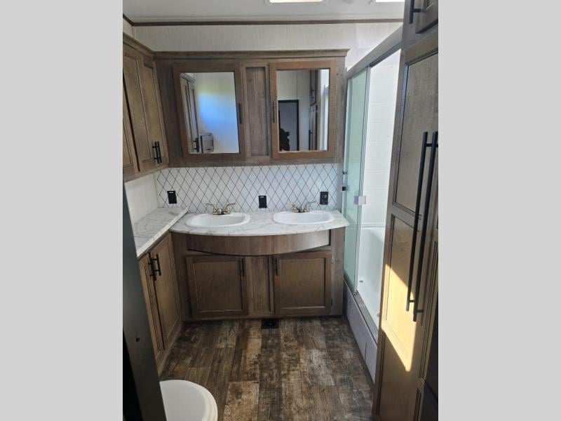 Pre-Owned 2022 Forest River RV Sabre 37FLH - photo - 23
