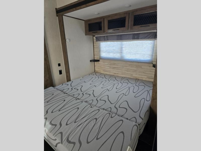 Pre-Owned 2022 Forest River RV Sabre 37FLH - photo - 20