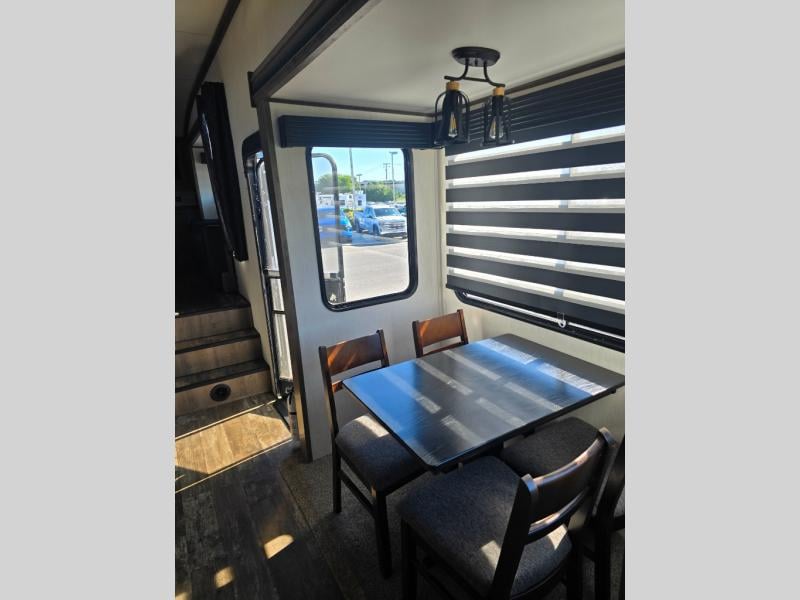Pre-Owned 2022 Forest River RV Sabre 37FLH - photo - 31