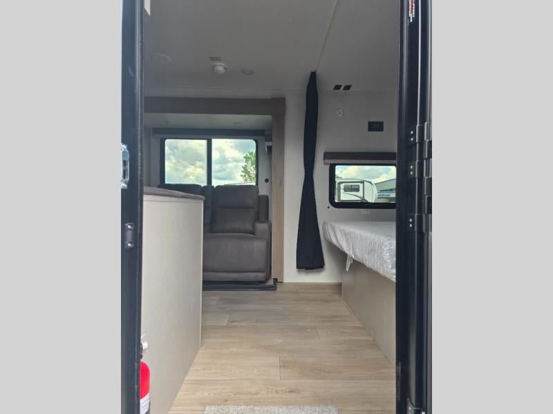New 2027 Jayco Jay Flight 225MLS - photo - 9