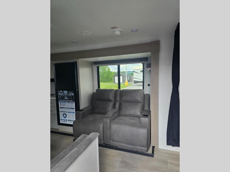 New 2027 Jayco Jay Flight 225MLS - photo - 10