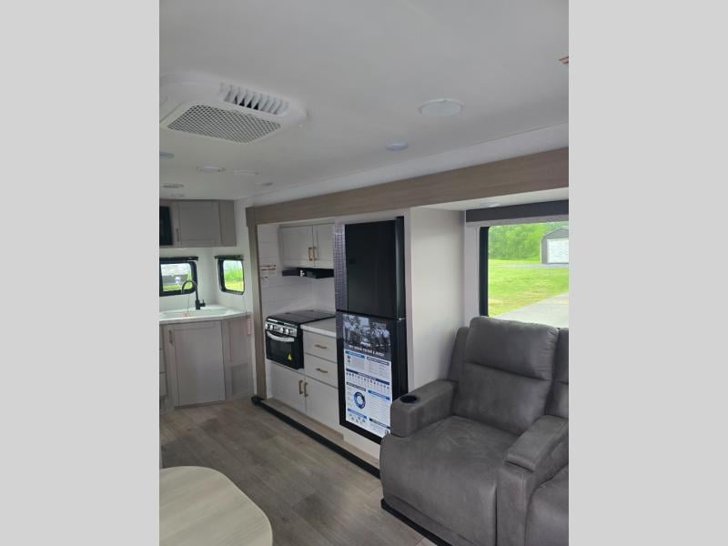 New 2027 Jayco Jay Flight 225MLS - photo - 11
