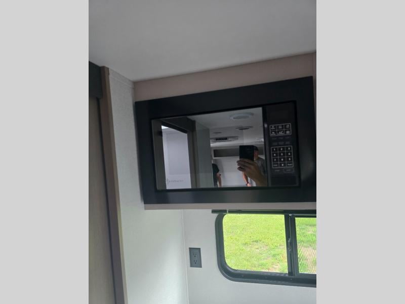 New 2027 Jayco Jay Flight 225MLS - photo - 31