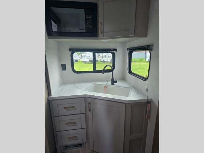 New 2027 Jayco Jay Flight 225MLS - photo - 27
