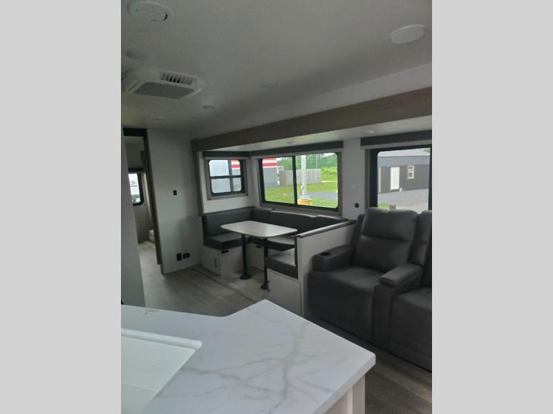 New 2027 Jayco Jay Flight 325BHT - photo - 13