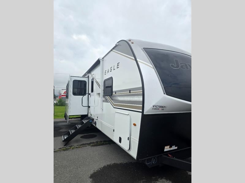 New 2027 Jayco Eagle 312BHOK - photo - 0
