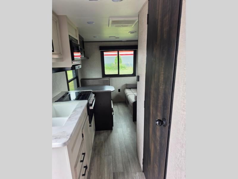 Pre-Owned 2022 Jayco Jay Flight SLX 8 212QB - photo - 13