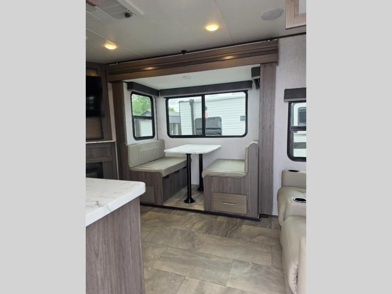 Pre-Owned 2021 Dutchmen RV Kodiak Ultra-Lite 242RBSL - photo - 11