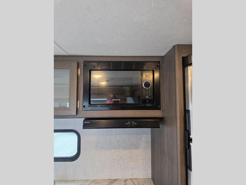 Pre-Owned 2021 Dutchmen RV Kodiak Ultra-Lite 242RBSL - photo - 16