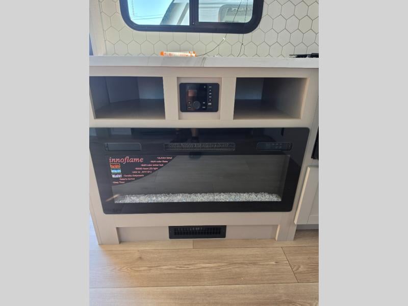 New 2027 Jayco Jay Feather 19MRK - photo - 16