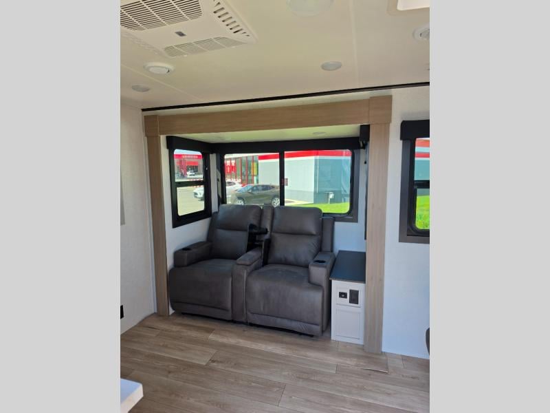 New 2027 Jayco Jay Feather 19MRK - photo - 12
