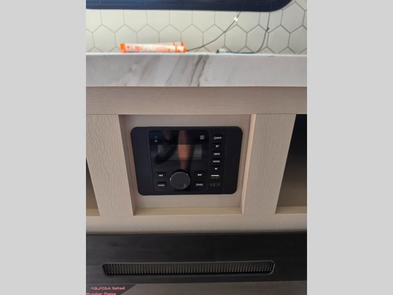 New 2027 Jayco Jay Feather 19MRK - photo - 17