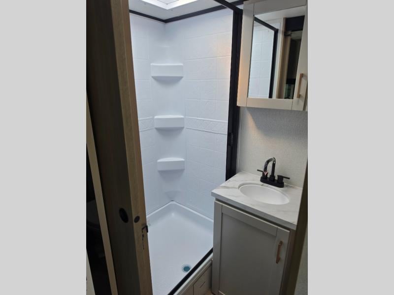 New 2027 Jayco Jay Feather 19MRK - photo - 28