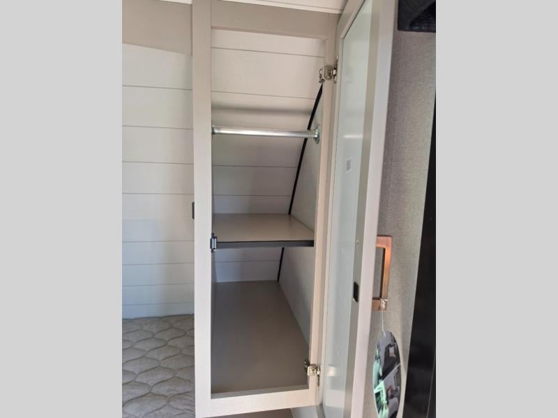 New 2027 Jayco Jay Feather 19MRK - photo - 44