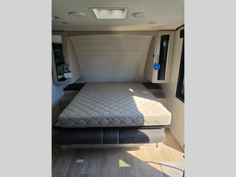 New 2027 Jayco Jay Feather 19MRK - photo - 40