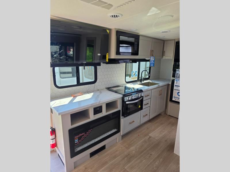 New 2027 Jayco Jay Feather 19MRK - photo - 14