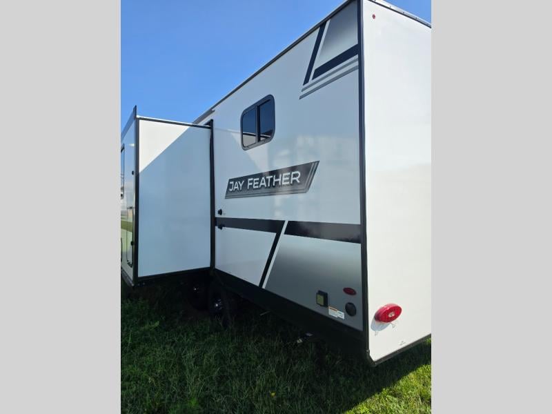 New 2027 Jayco Jay Feather 21MBH - photo - 9