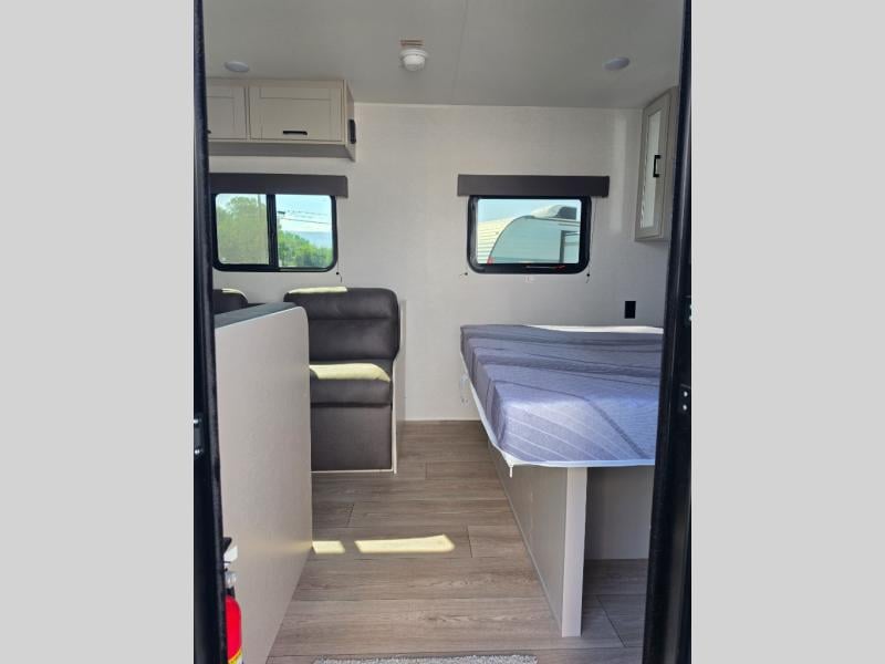 New 2027 Jayco Jay Flight 250BH - photo - 9
