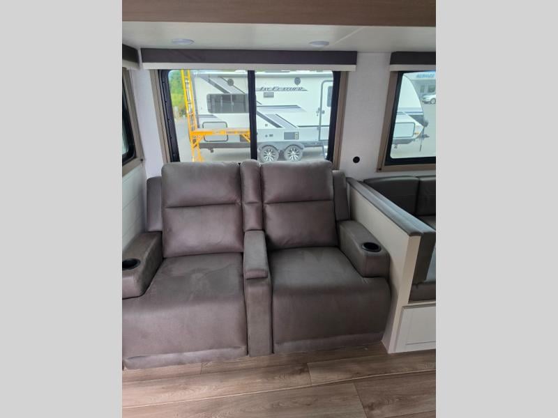 New 2027 Jayco Jay Flight 335BHS - photo - 21
