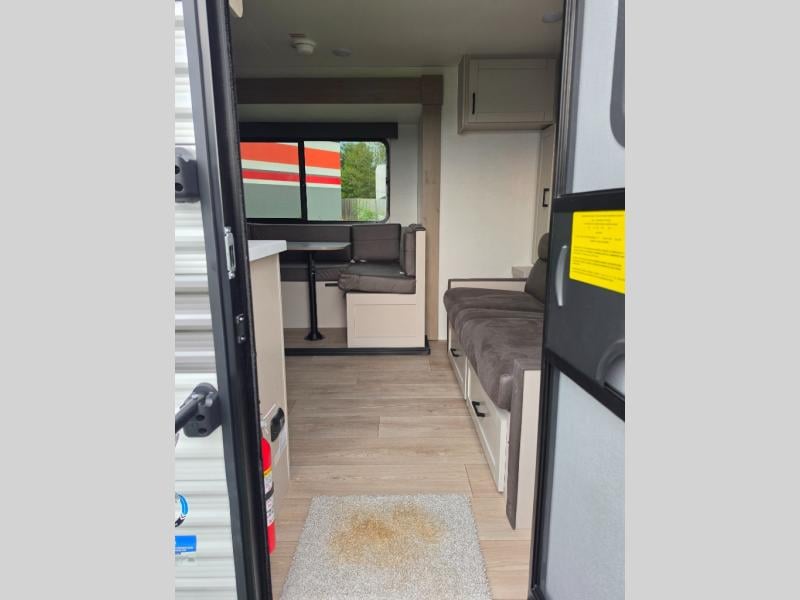 New 2027 Jayco Jay Flight 197MB - photo - 10