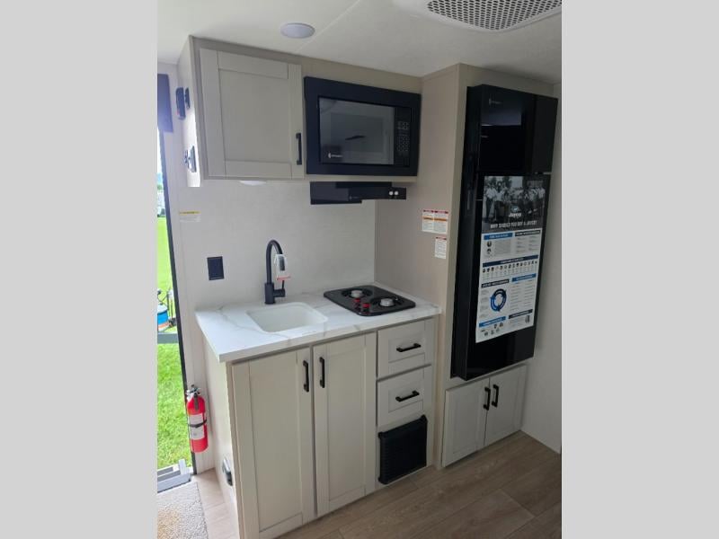 New 2027 Jayco Jay Flight 197MB - photo - 13