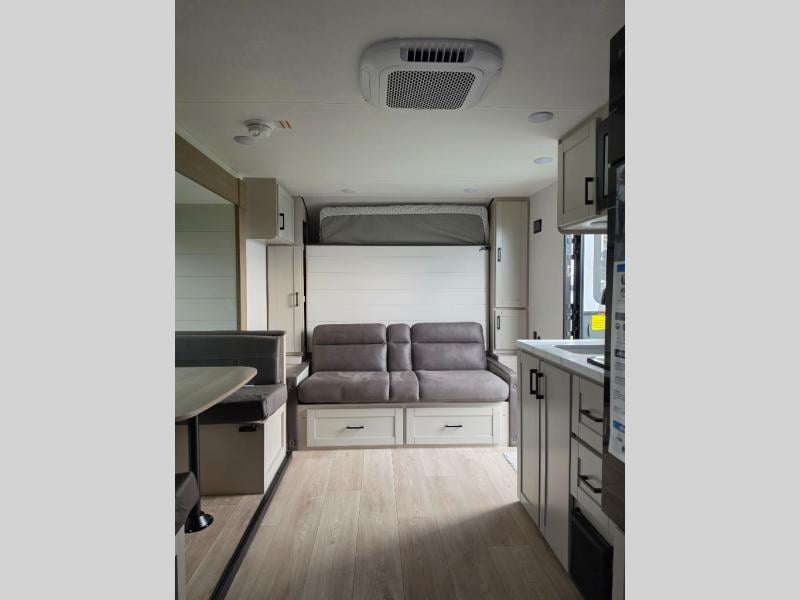 New 2027 Jayco Jay Flight 197MB - photo - 32