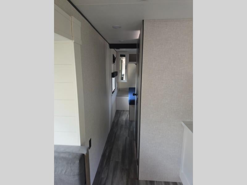 Pre-Owned 2025 Jayco Jay Flight 330TBS - photo - 17