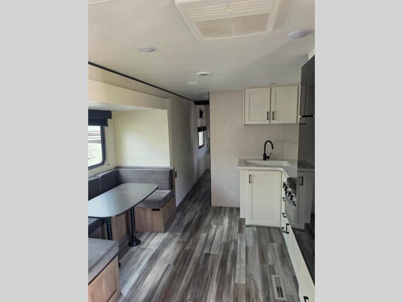 Pre-Owned 2025 Jayco Jay Flight 330TBS - photo - 13