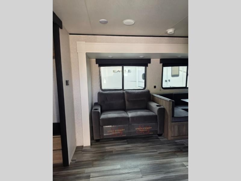 Pre-Owned 2025 Jayco Jay Flight 330TBS - photo - 11