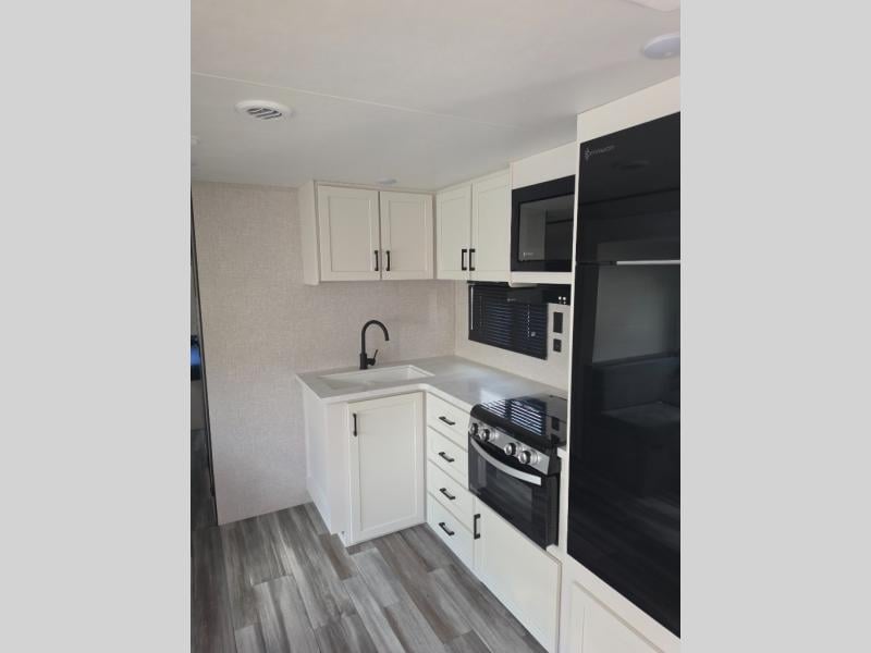 Pre-Owned 2025 Jayco Jay Flight 330TBS - photo - 14