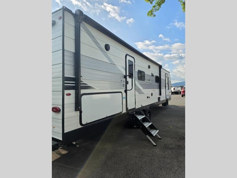 Pre-Owned 2025 Jayco Jay Flight 330TBS - photo - 5