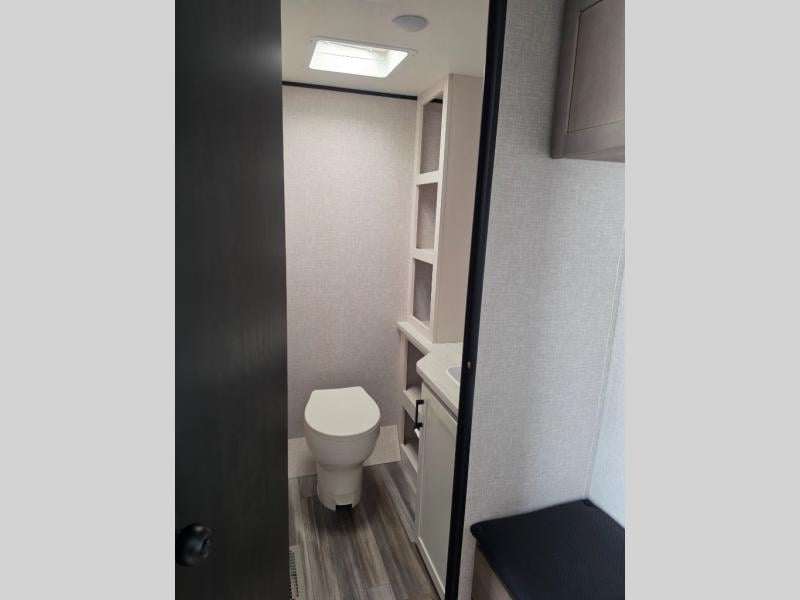 Pre-Owned 2025 Jayco Jay Flight 330TBS - photo - 26