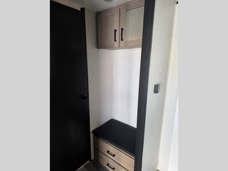 Pre-Owned 2025 Jayco Jay Flight 330TBS - photo - 25