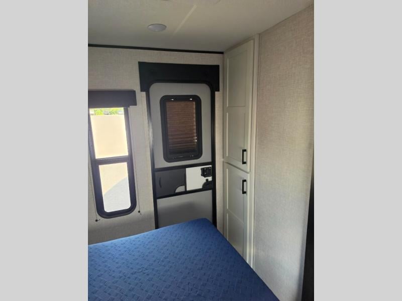 Pre-Owned 2025 Jayco Jay Flight 330TBS - photo - 22