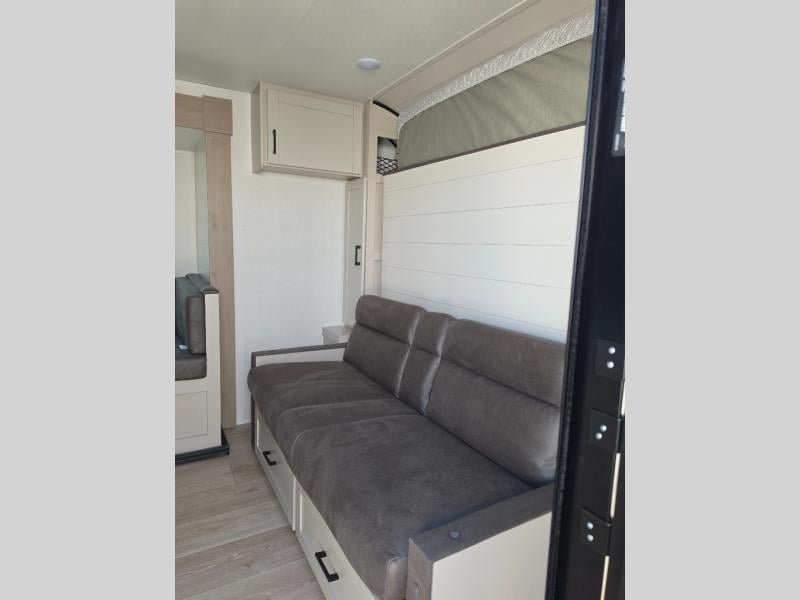 New 2027 Jayco Jay Flight 197MB - photo - 11