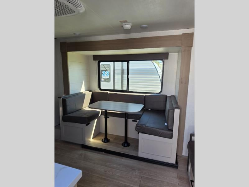 New 2027 Jayco Jay Flight 197MB - photo - 12