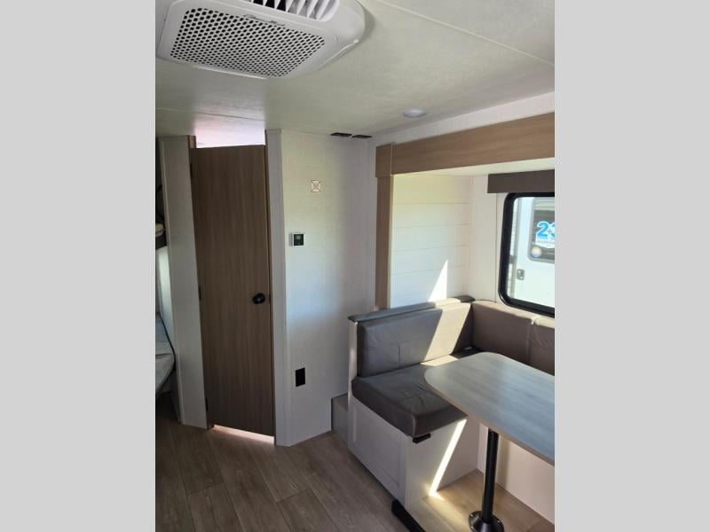 New 2027 Jayco Jay Flight 197MB - photo - 13
