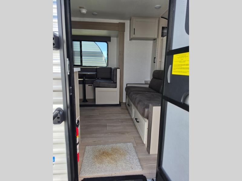 New 2027 Jayco Jay Flight 197MB - photo - 10