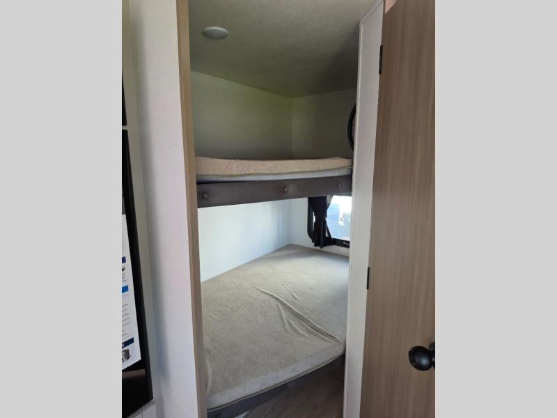 New 2027 Jayco Jay Flight 197MB - photo - 24
