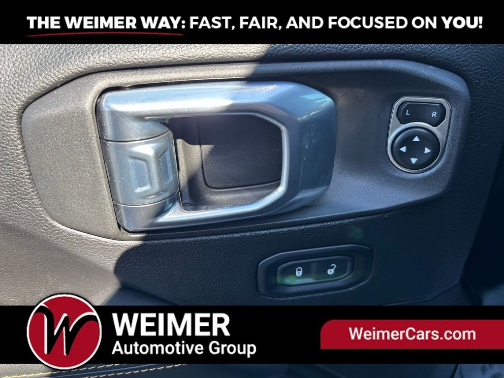Pre-Owned 2024 Jeep Wrangler Sahara - photo - 9