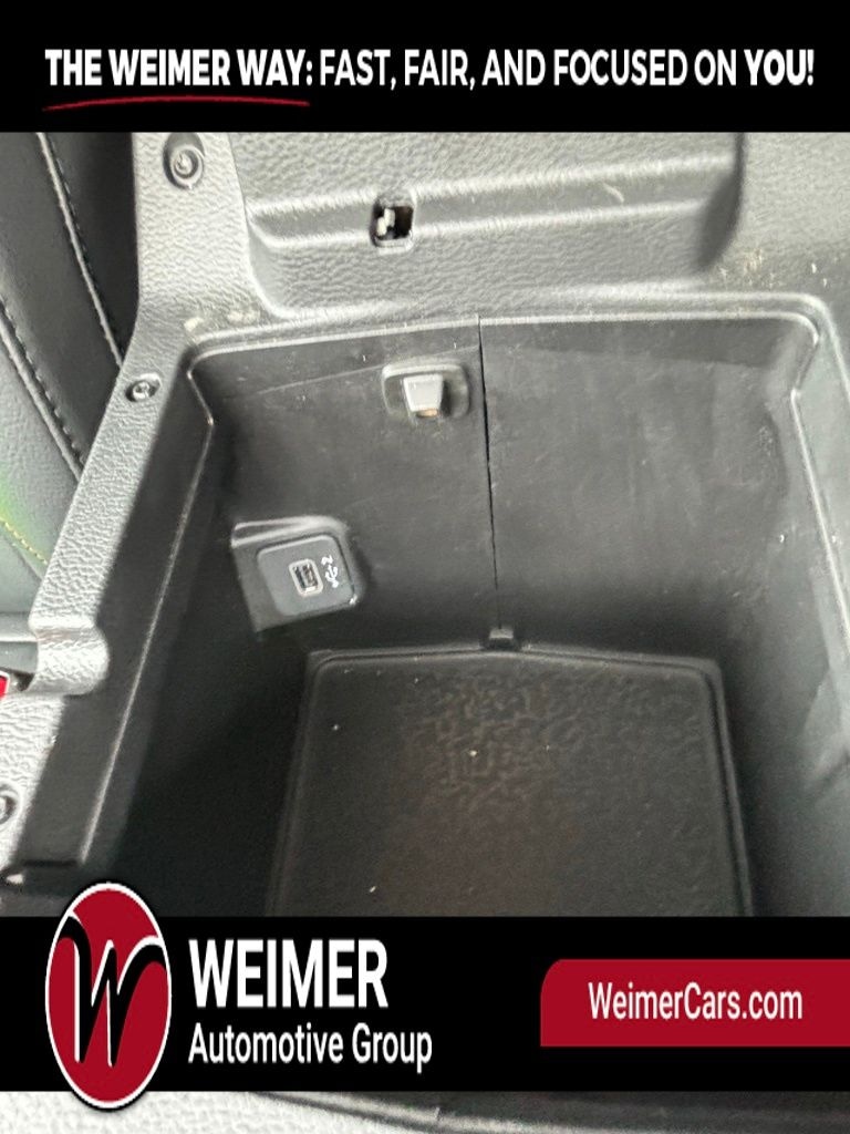 Pre-Owned 2024 Jeep Wrangler Sahara - photo - 25