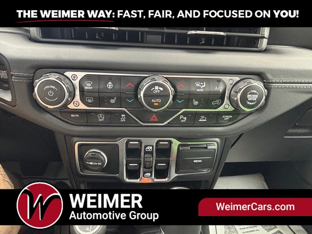 Pre-Owned 2024 Jeep Wrangler Sahara - photo - 19
