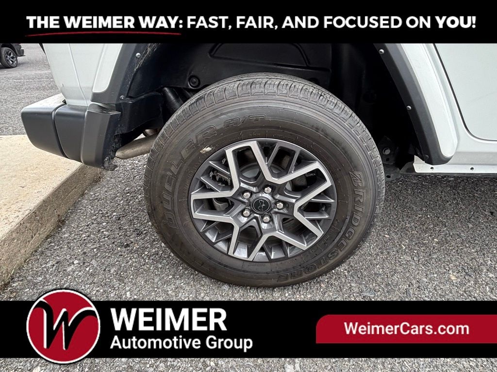 Pre-Owned 2024 Jeep Wrangler Sahara - photo - 8