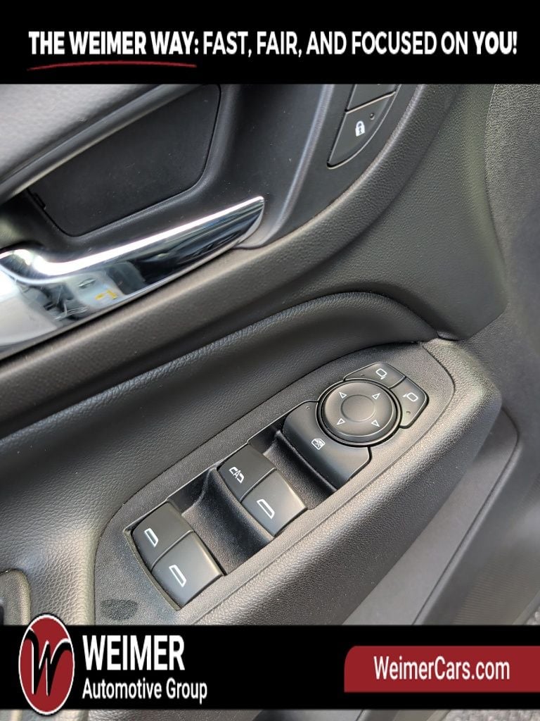 Pre-Owned 2018 Chevrolet Equinox LT - photo - 11