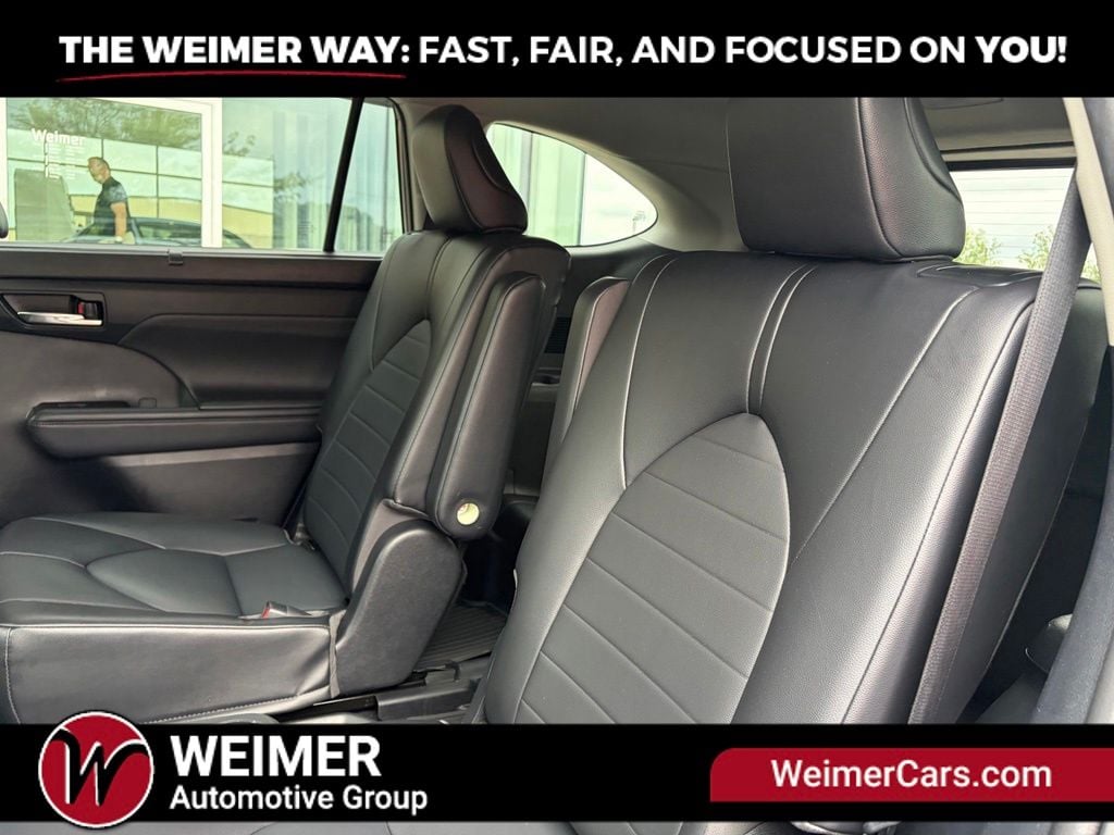Pre-Owned 2021 Toyota Highlander XLE - photo - 20