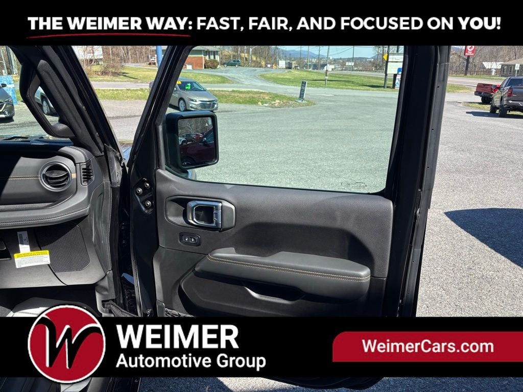 Pre-Owned 2024 Jeep Wrangler Sahara - photo - 24