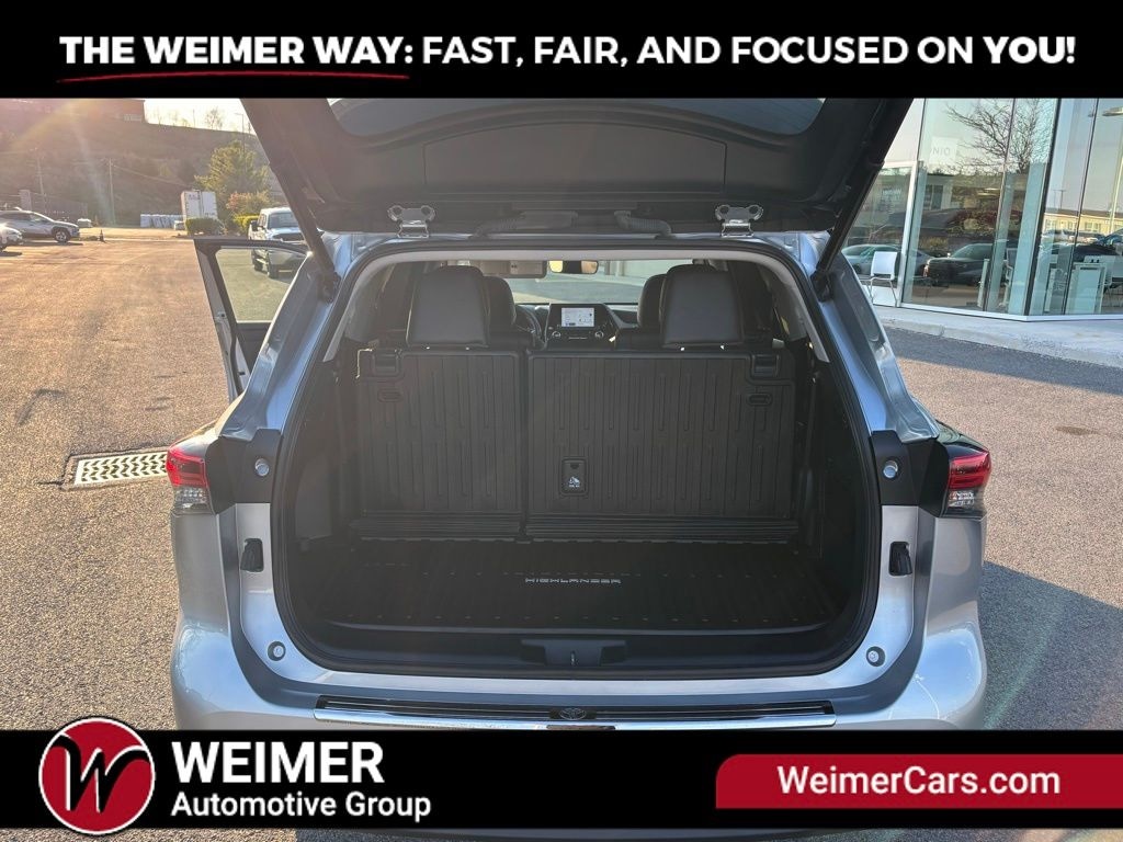 Pre-Owned 2023 Toyota Highlander Hybrid XLE - photo - 24