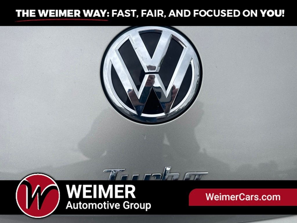 Pre-Owned 2016 Volkswagen Beetle 1.8T S - photo - 6